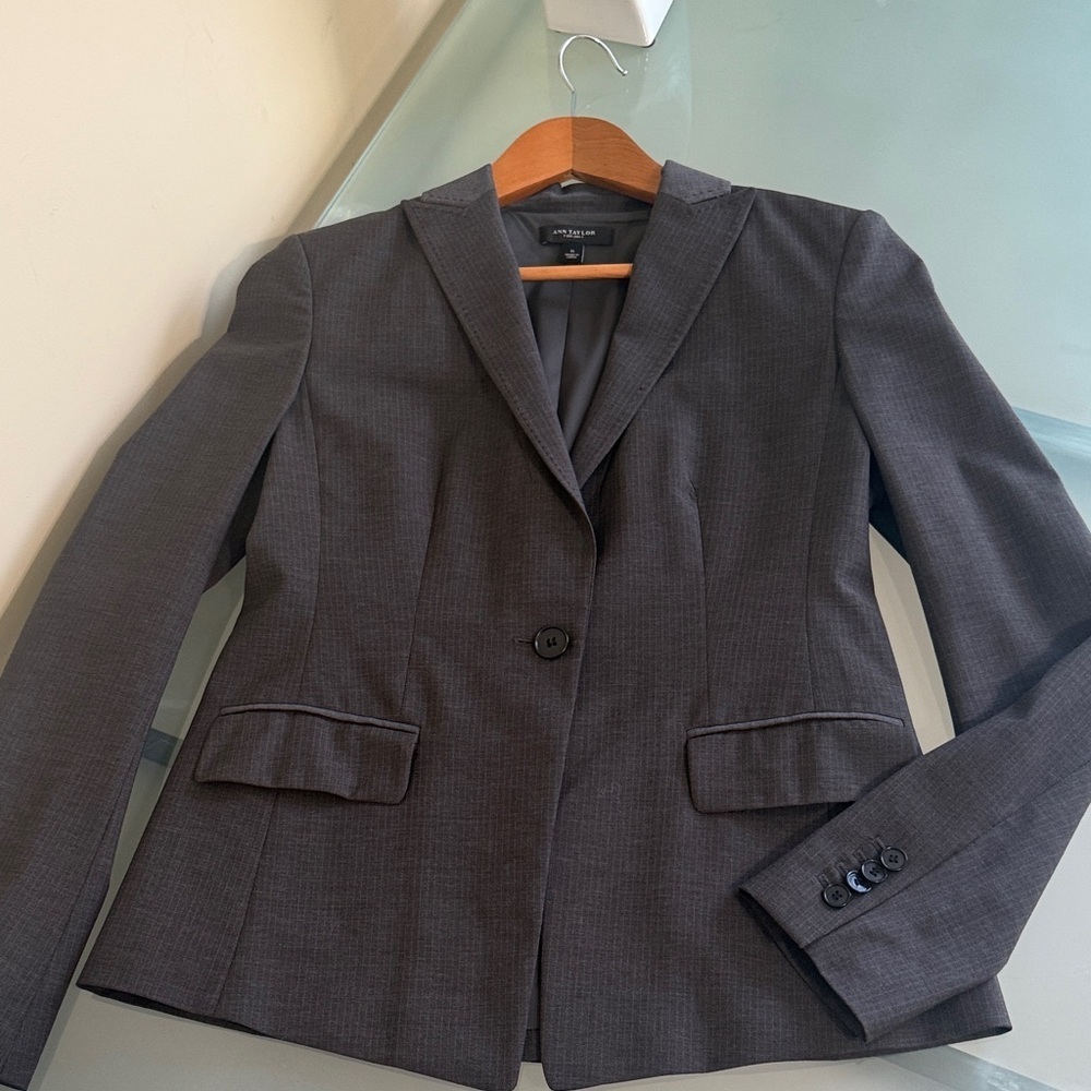 Ann Taylor Blazer Virgin WOOL Pinstriped Tailored Career Jacket Size 6
